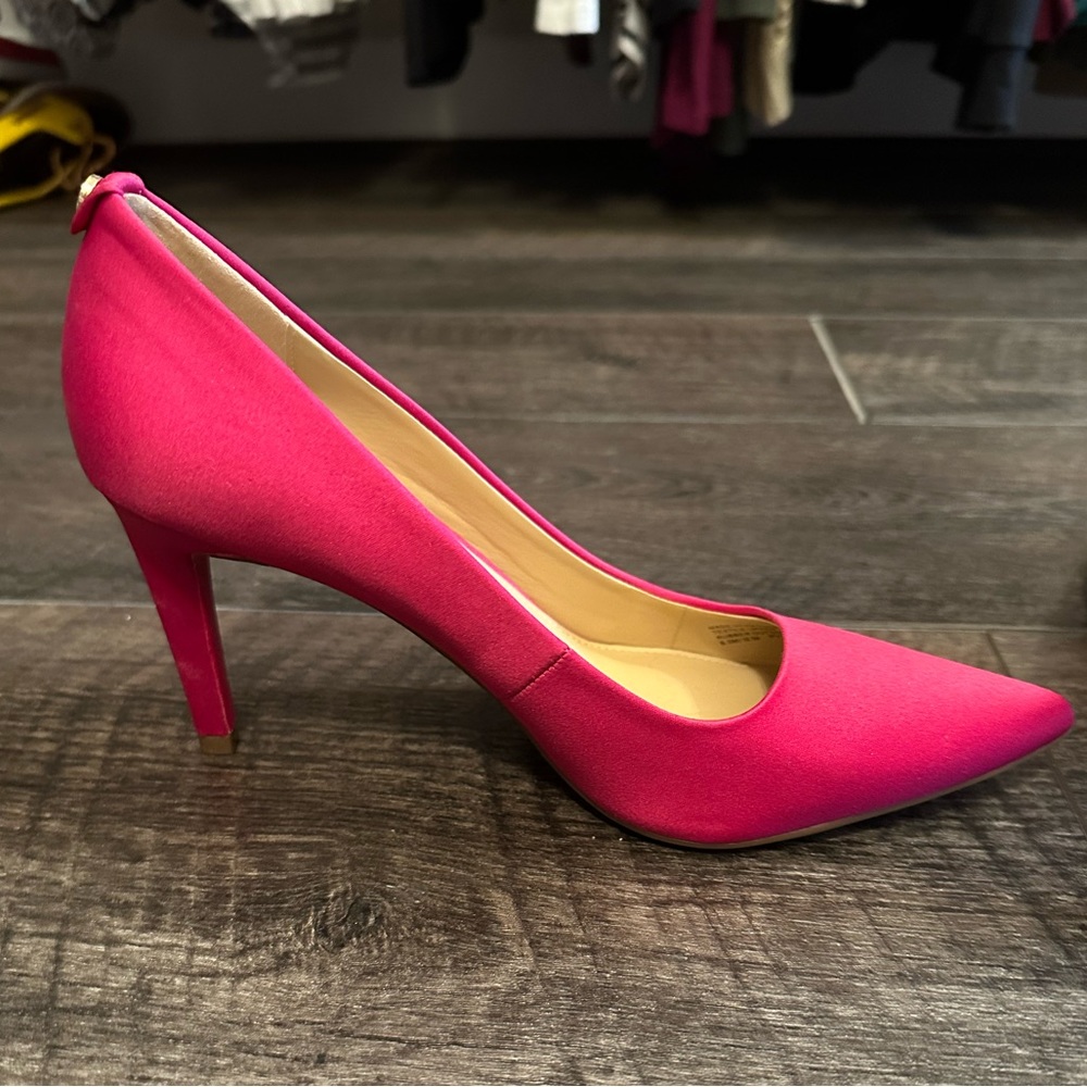 Never worn pink satin Michael Kors pumps! 6.5